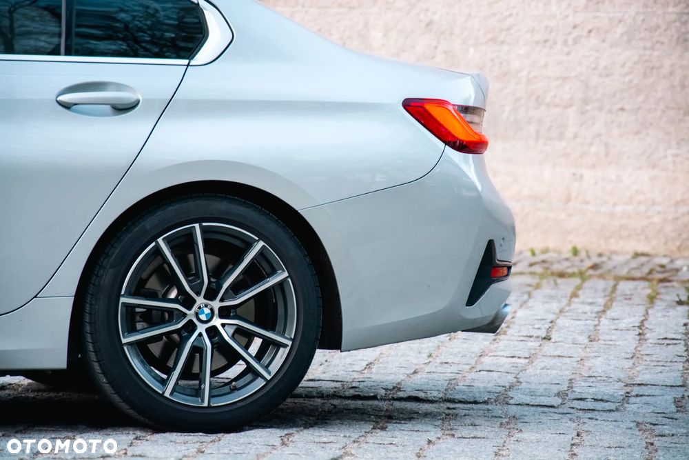 BMW Seria 3 330i Sport Line sport - 11