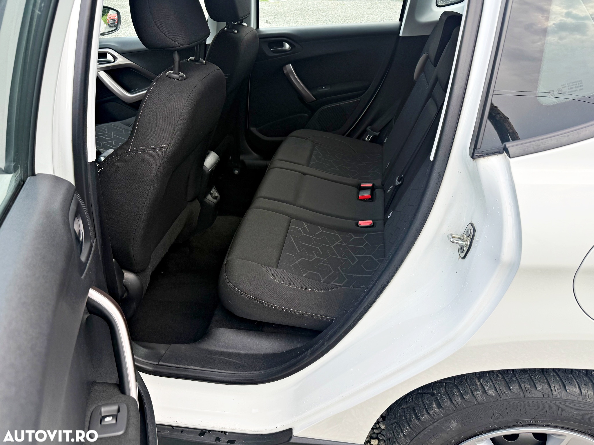 Peugeot 2008 1.2 L PureTech STT Active - 15