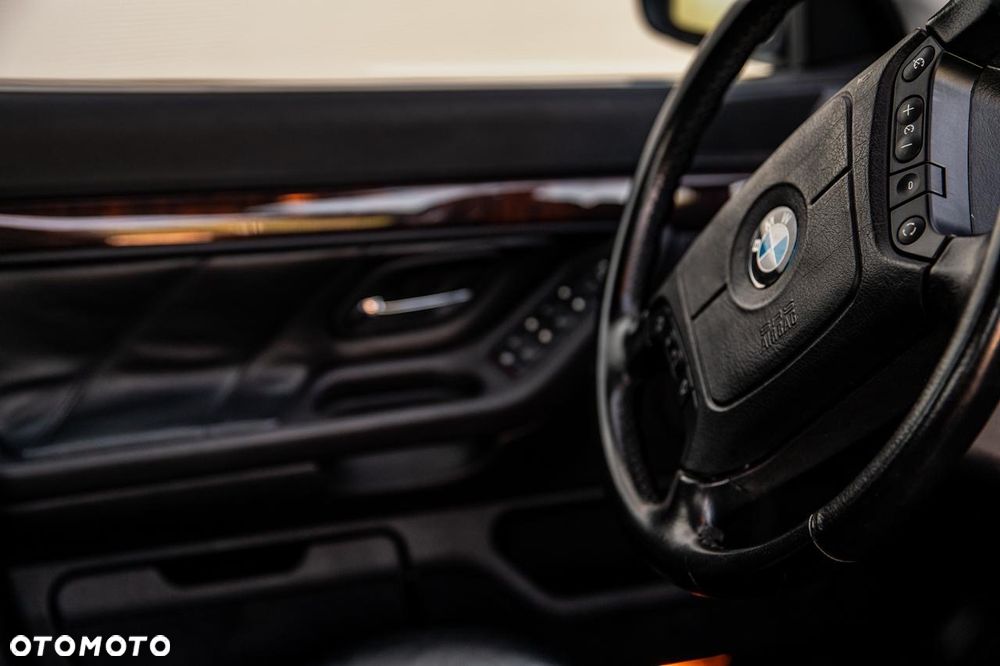 BMW Seria 7 740i V8 - 16