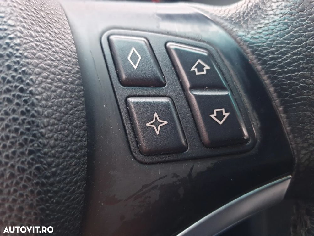 BMW Seria 3 320d DPF Efficient Dynamics Edition - 33