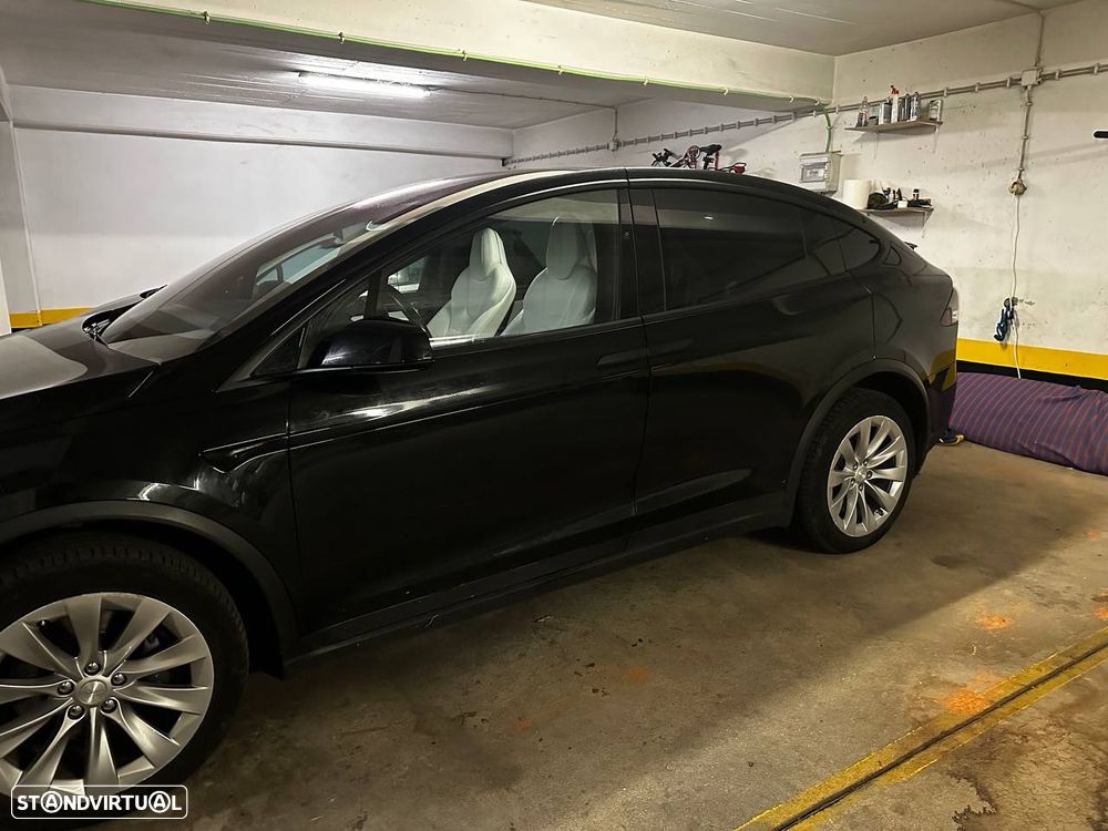 Tesla Model X - 2