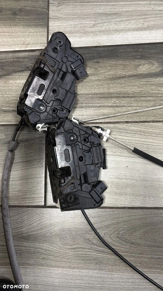 zamek drzwi lewy przód  vw Skoda Audi Seat Ibiza IV 5D LIFT 5N1837015E    6J0839016A      (143/6)(143/7) - 1