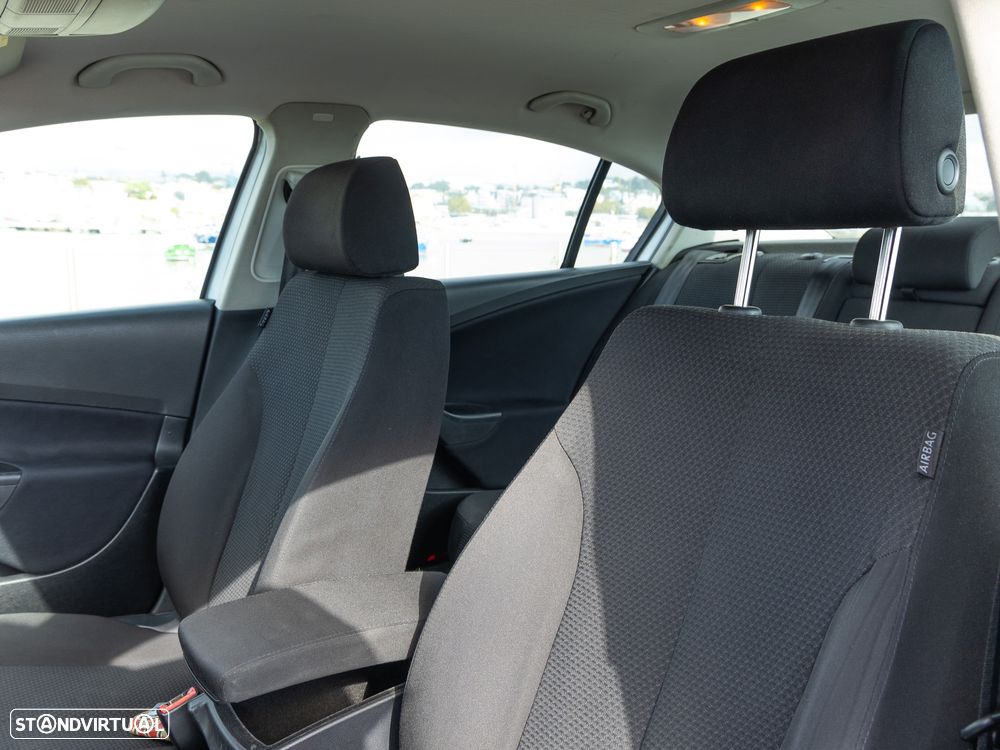 VW Passat 2.0 TDI Confortline - 14