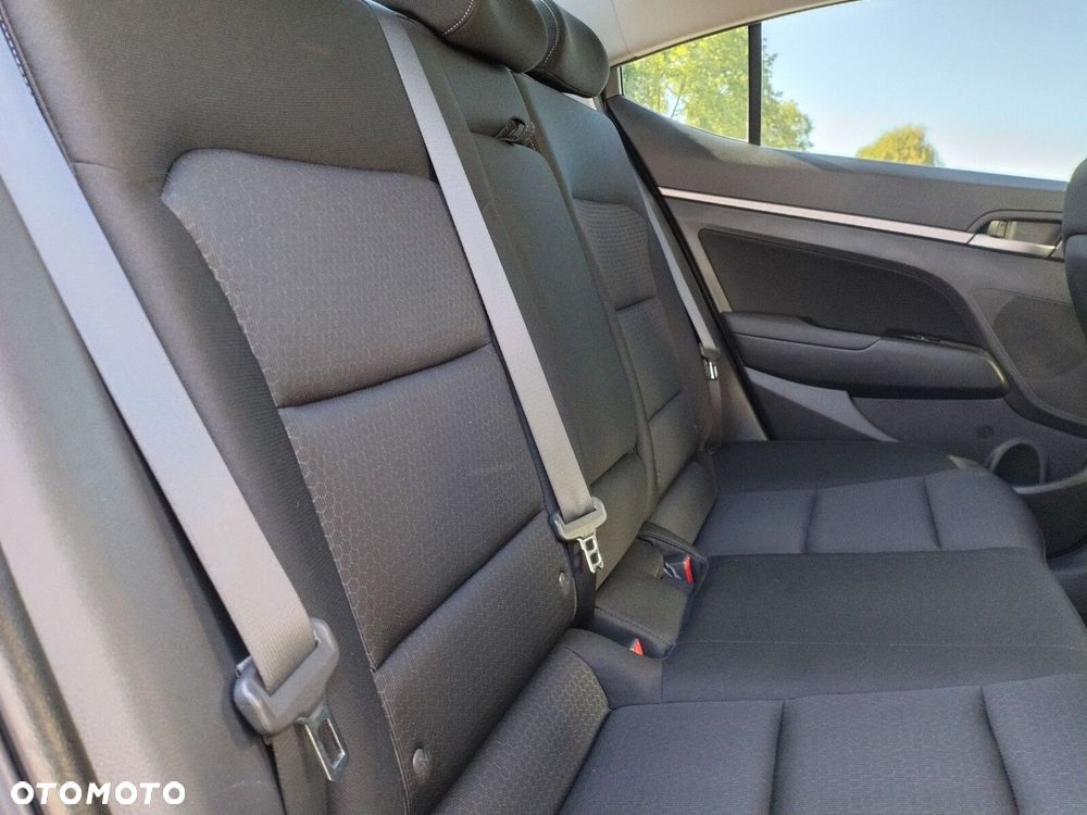Hyundai Elantra 1.6 CRDi Style - 30