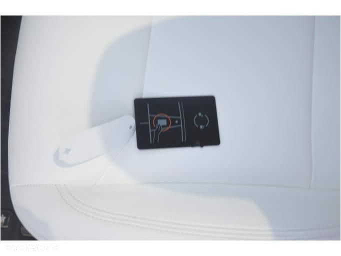 Tesla Y Long Range RWD - 26