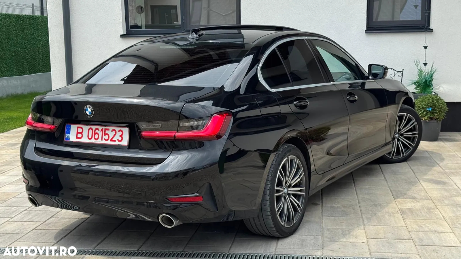 BMW Seria 3 320i Aut. Luxury Line - 13