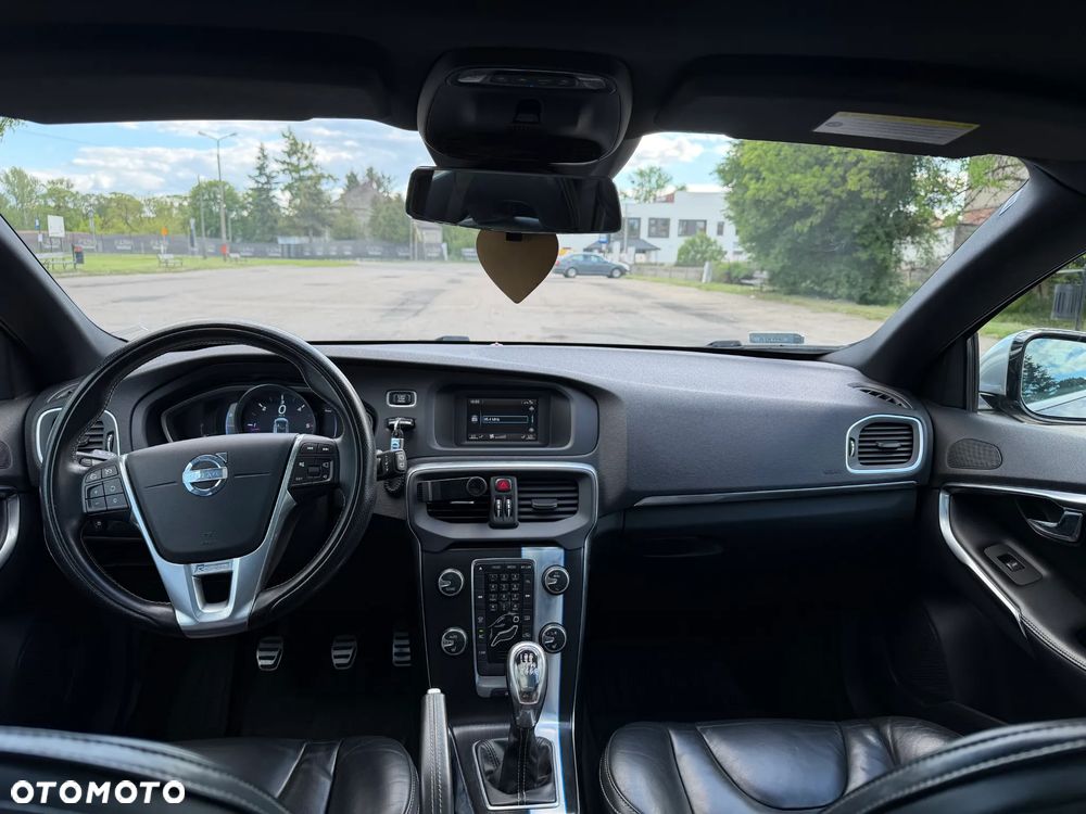 Volvo V40 D3 R Design - 9