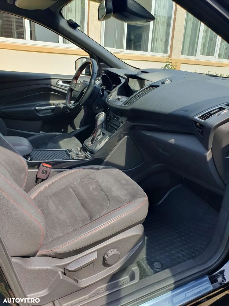 Ford Kuga 2.0 TDCi 4WD Powershift ST-Line - 29