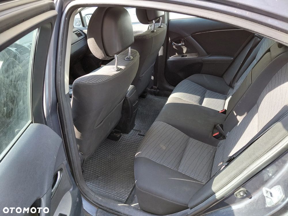 Toyota Avensis 1.8 Sol - 9