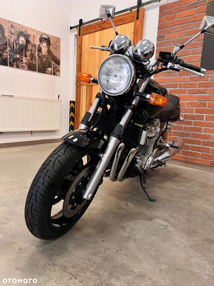 Yamaha XJR - 8