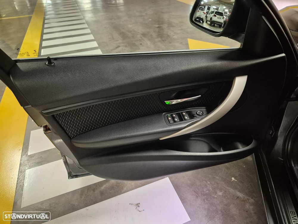 BMW 320 d Touring Line Modern - 25