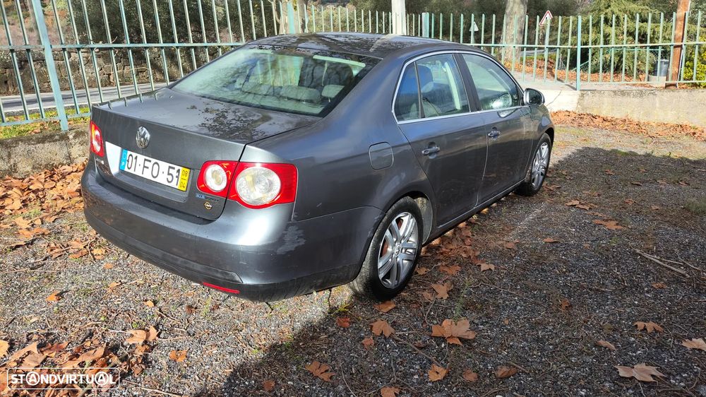 VW Jetta 1.9 TDi BlueM. Confortline - 6