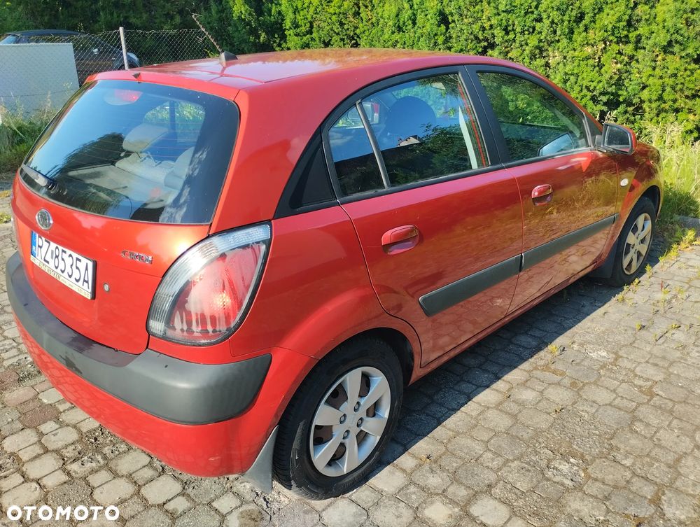 Kia Rio - 4