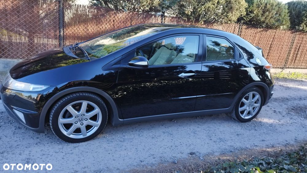 Honda Civic 1.8 Executive NAVI - 2