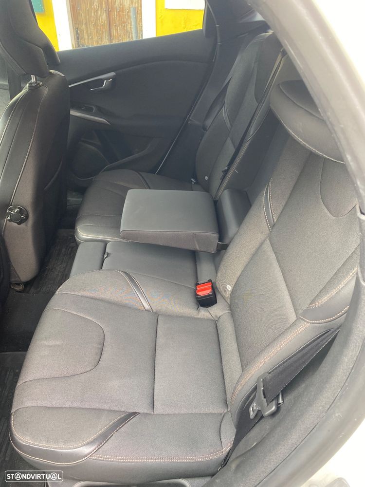 Volvo V40 Cross Country 1.6 D2 Kinetic Powershift - 17