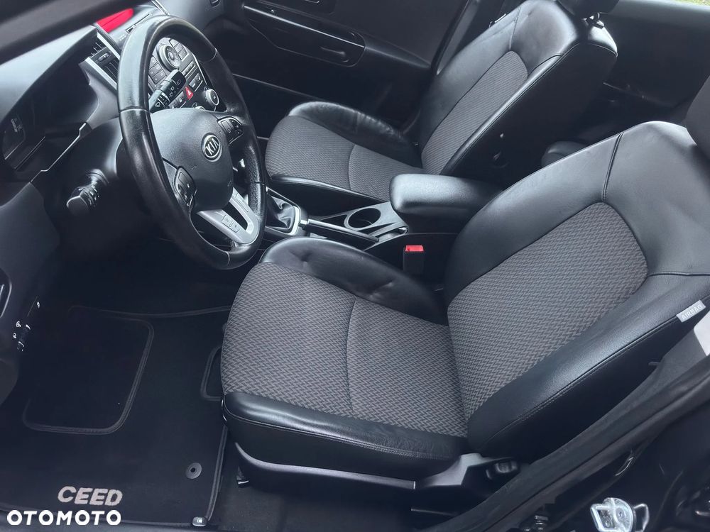 Kia Ceed 1.4 CVVT Dream-Team Edition - 12