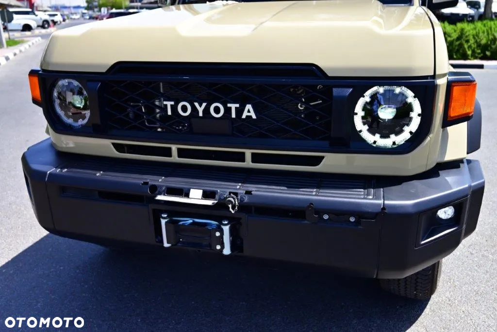 Toyota Land Cruiser - 10