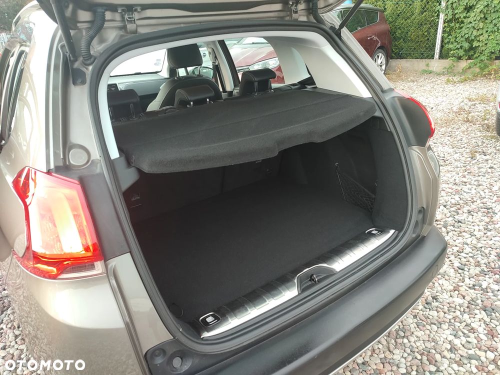 Peugeot 2008 1.2 Pure Tech GPF Allure S&S EAT6 - 22