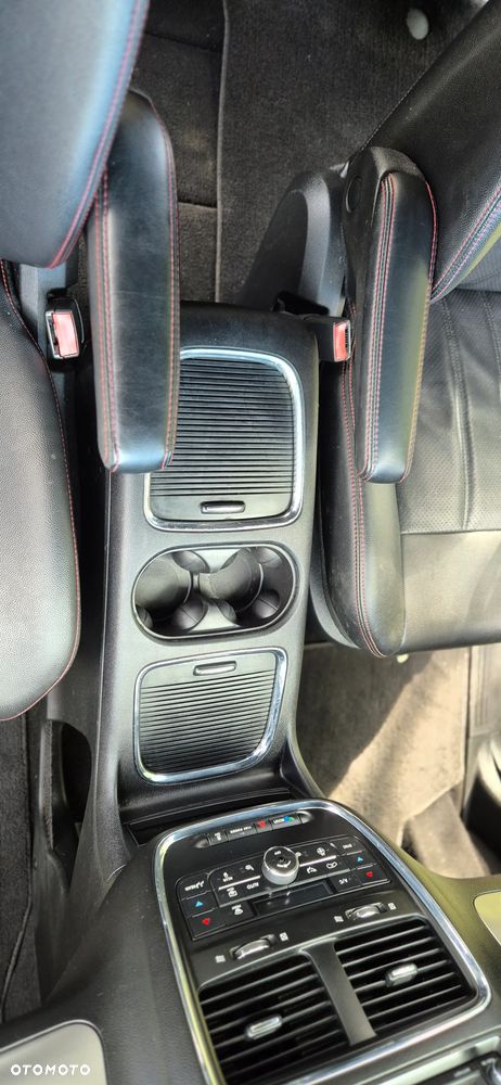 Dodge Grand Caravan - 12