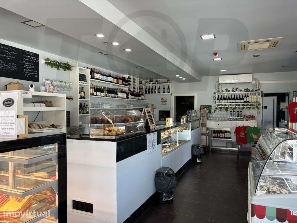 Pastelaria, Gelataria e Bistrô Equipada em Funcionamento - Foros de... - Grande imagem: 2/12