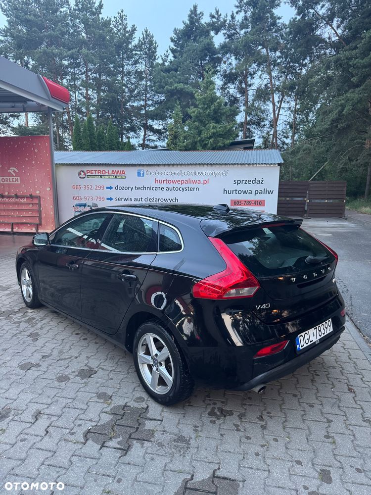 Volvo V40 D3 R-Design - 3