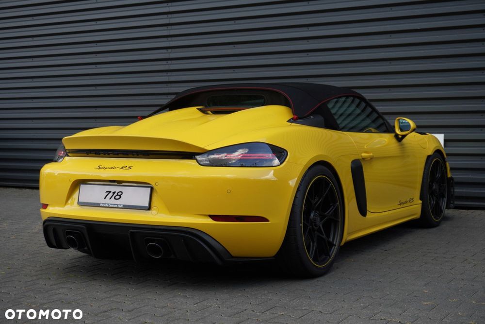 Porsche 718 Spyder - 13