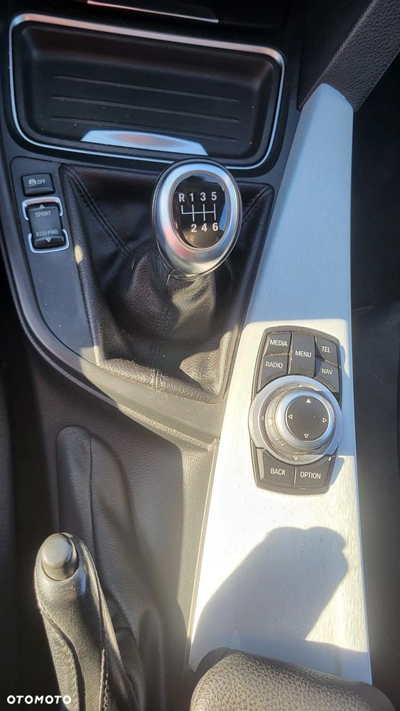 BMW Seria 3 328i Luxury Line - 18