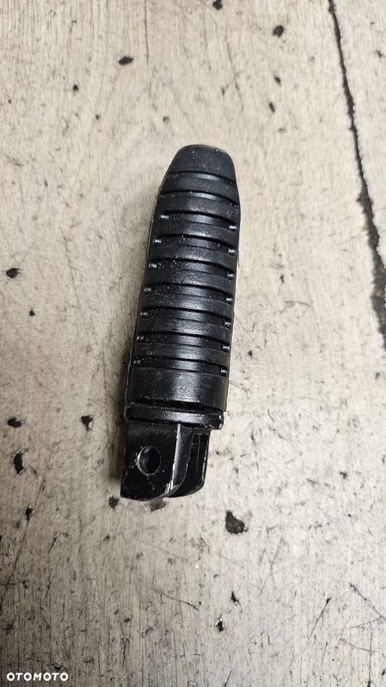 Podnóżek Suzuki GSX 1400 - 7