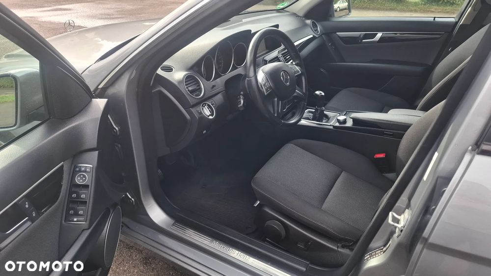 Mercedes-Benz Klasa C 180 CGI BlueEFFICIENCY - 10