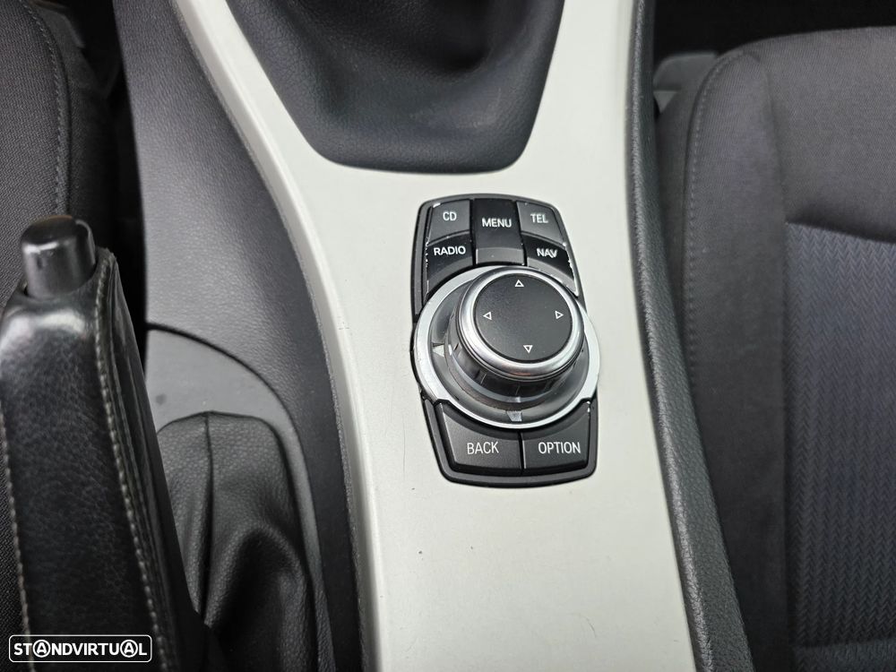 BMW 318 d Sport Line - 25