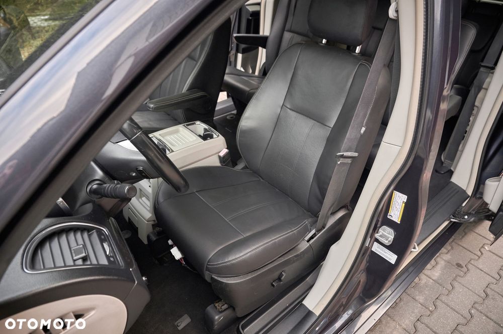 Chrysler Town & Country 3.6 Limited - 28