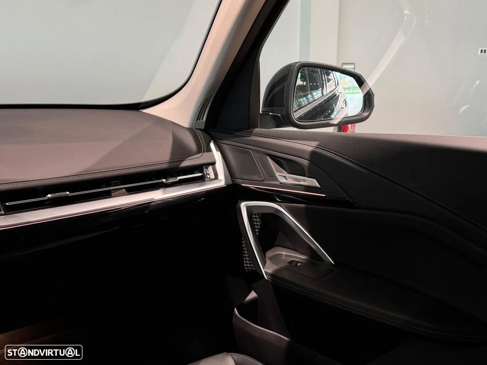 BMW iX1 eDrive20 xLine - 18