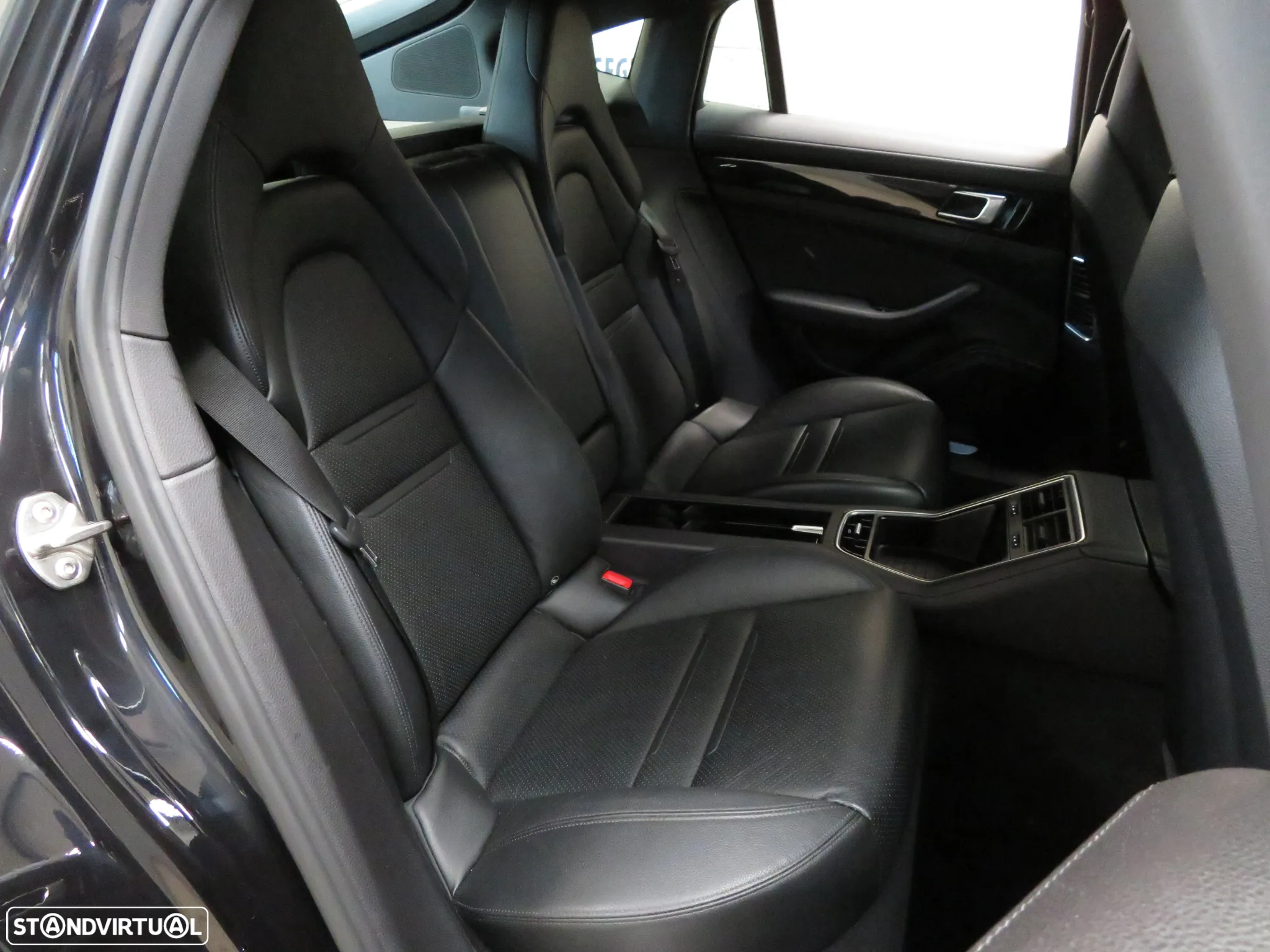 Porsche Panamera 4 E-Hybrid - 25