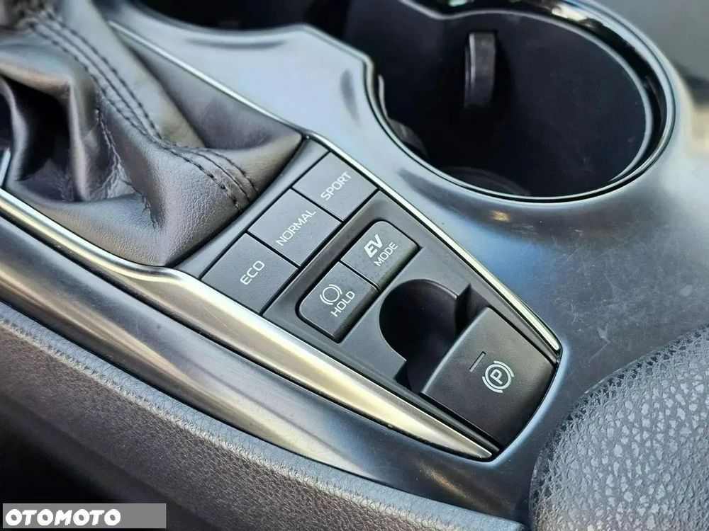Toyota Camry 2.5 Hybrid Comfort CVT - 24