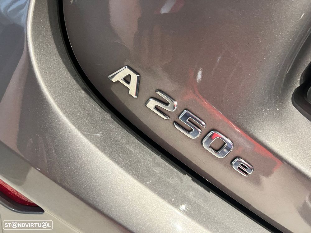 Mercedes-Benz A 250 e AMG Line - 14