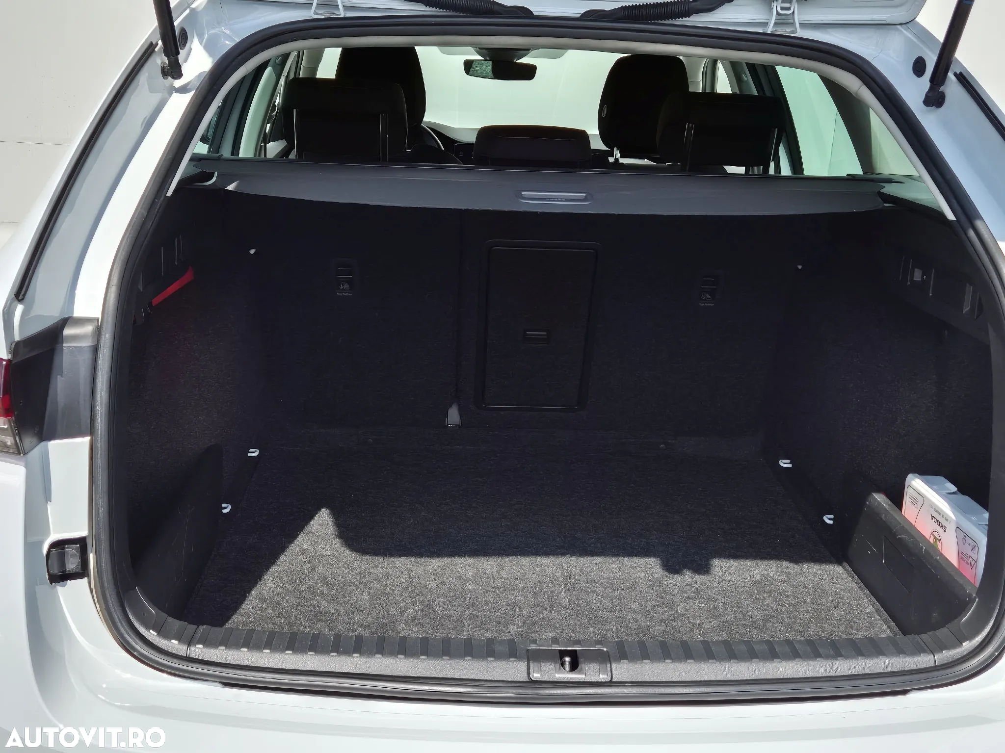 Skoda Octavia Combi 2.0 TDI DSG 4X4 Style - 30