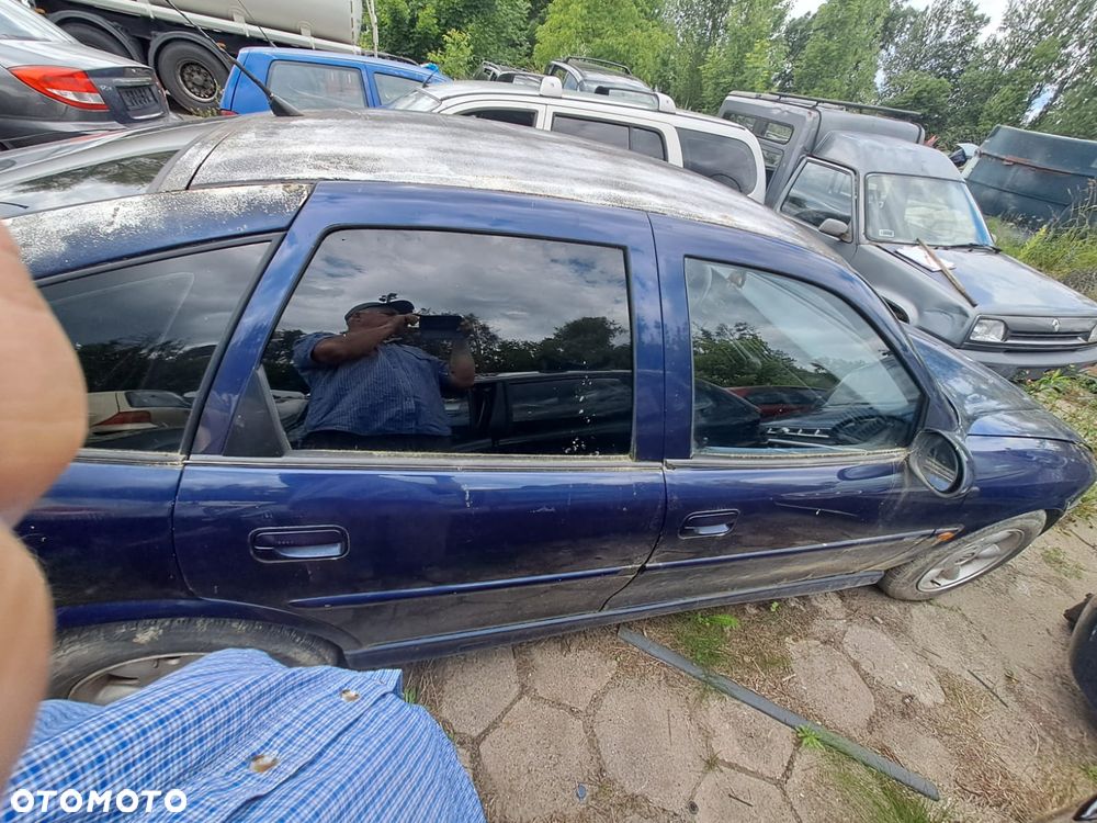 Opel Vectra B (99r.) 1.6 B 100 KM. Silnik X16XEL Skrzynia F17 CJ (3.94) lakier 13L 13U 3TU.Cały na części.GWARANCJA !!! Przód Tył Zestaw Komplet Drzwi Klapa Zderzak Błotnik Maska Grill Atrapa Szyba Pas Lampa Lusterko Boczki Fotel Kanapa Kokpit Deska Rozdzielcza Przełącznik Włącznik Sterownik Przewody Wiązka Instalacja Moduł Komputer Czujnik Listwa Pompa Alternator Wtryski Głowica Rozrusznik Kompresor Sprzęgło Dwumas Silnik Skrzynia ABS Klimatyzacji Paliwa Wspomagania Kolektor Turbina Przepustnica Zawór Chłodnica Koło Hak Belka Sanki Zawieszenie Mcpherson Półoś Amortyzator Wydech Tłumik Zacisk Most - 3