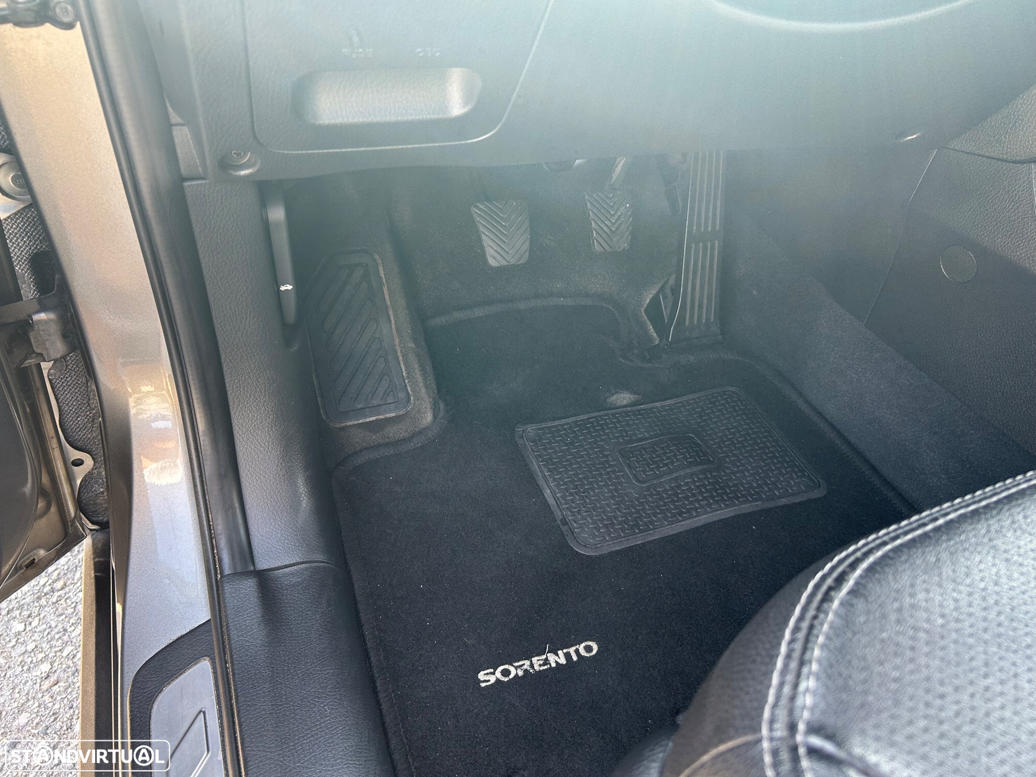 Kia Sorento 2.0 CRDi TX Tecto Panorâmico - 21