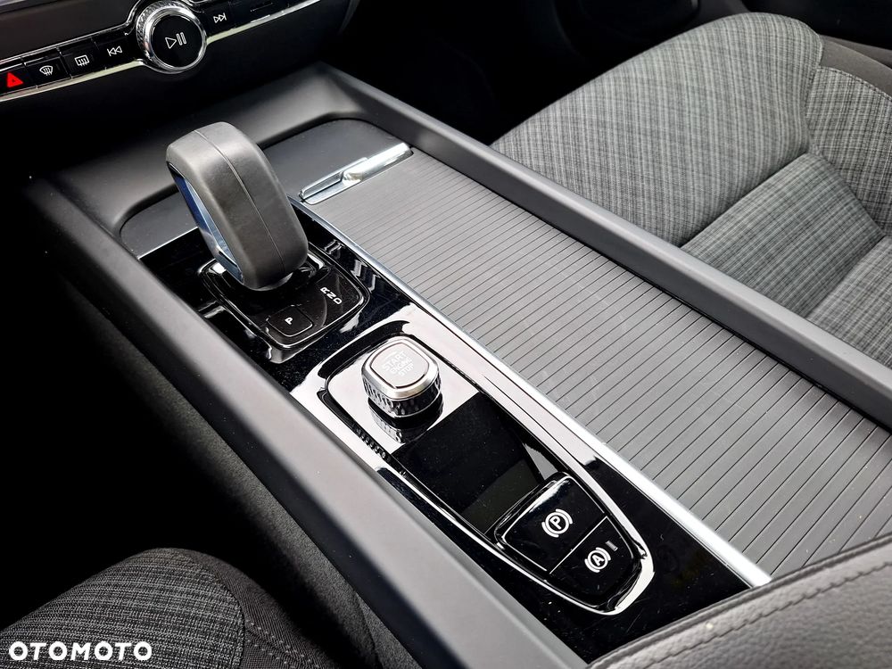 Volvo V60 B4 D Momentum Pro - 33