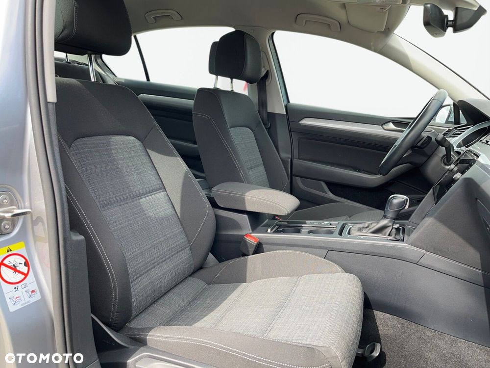 Volkswagen Passat - 22