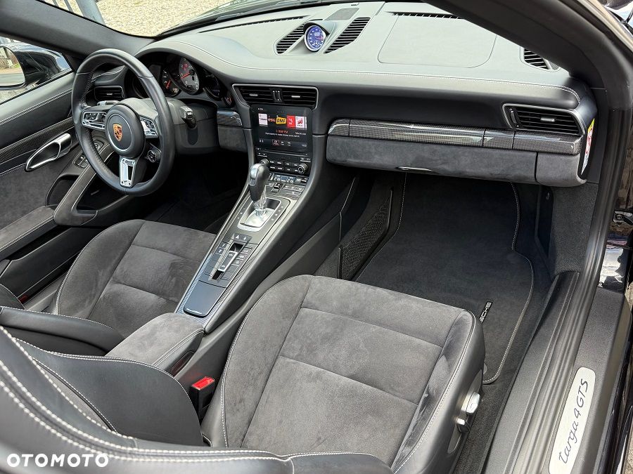 Porsche 911 Targa 4 GTS PDK - 36