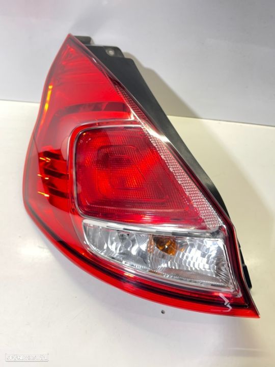 Farol Farolim Ford Fiesta mk6 2016 Traseiro Esq. - 1