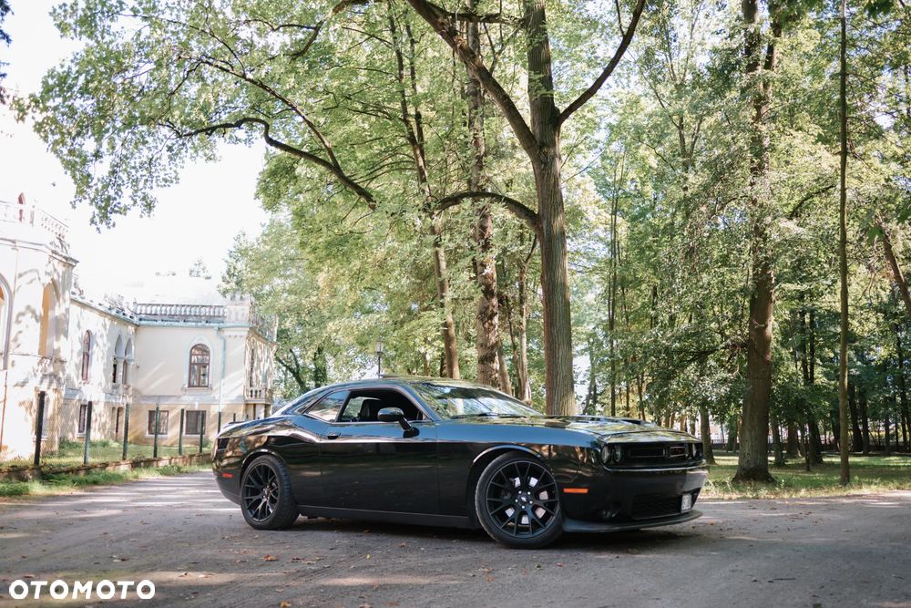 Dodge Challenger - 1