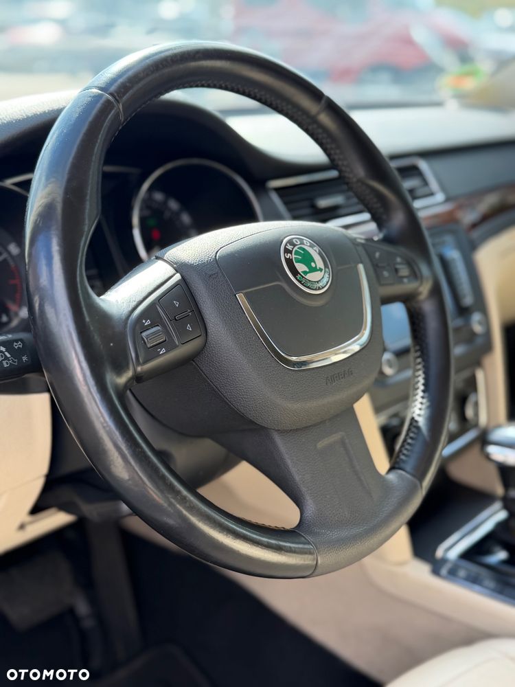Skoda Superb 1.8 TSI DSG Elegance - 19
