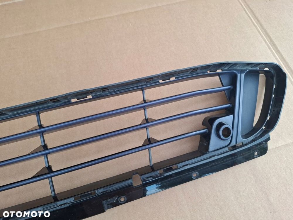 KRATKA ŚRODKOWA ZDERZAKA BMW 2 F45 ORYGINAŁ ŁADNY STAN - 2