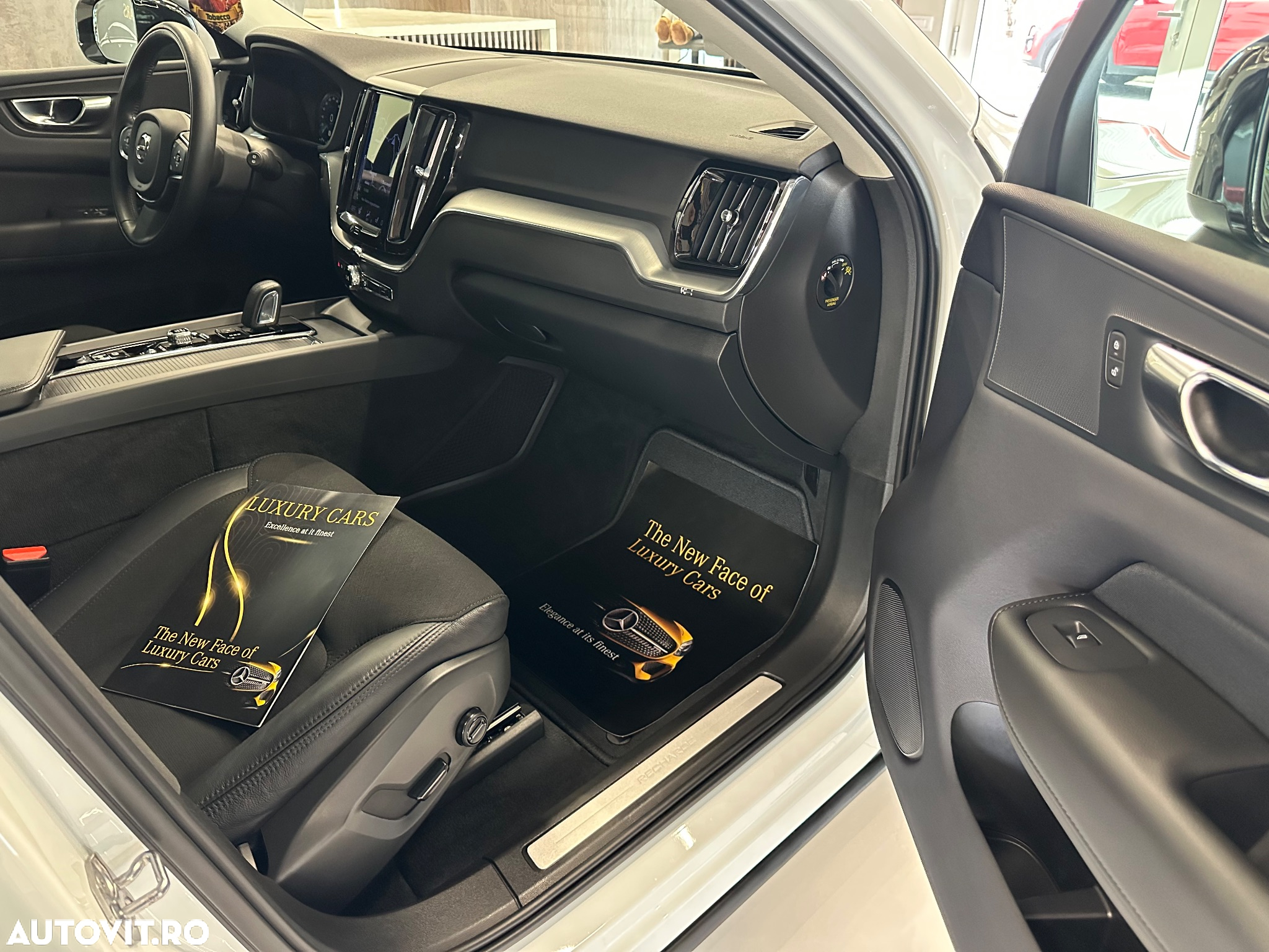 Volvo XC 60 T6 AWD Recharge Geartronic RDesign Expression - 21