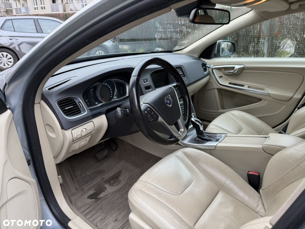 Volvo V60 T4 Summum - 9