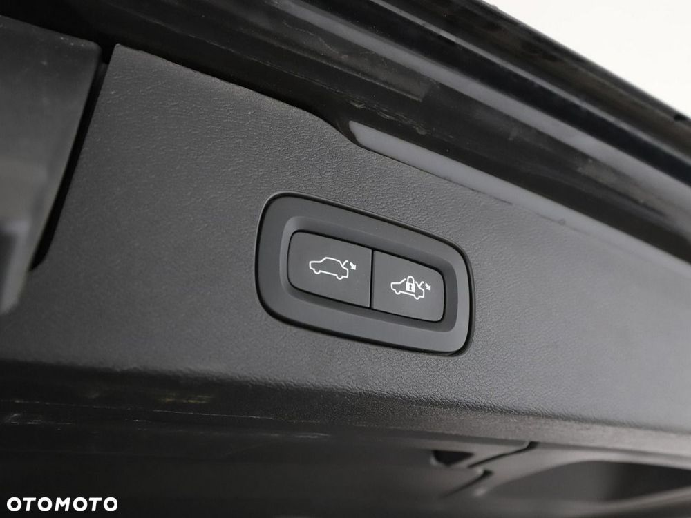 Volvo V60 B4 D Plus Dark - 41