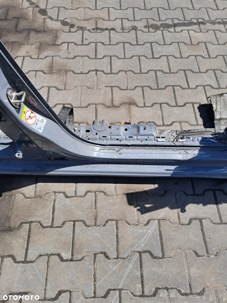 Volkswagen Golf VIII Słupek próg prawy - 3