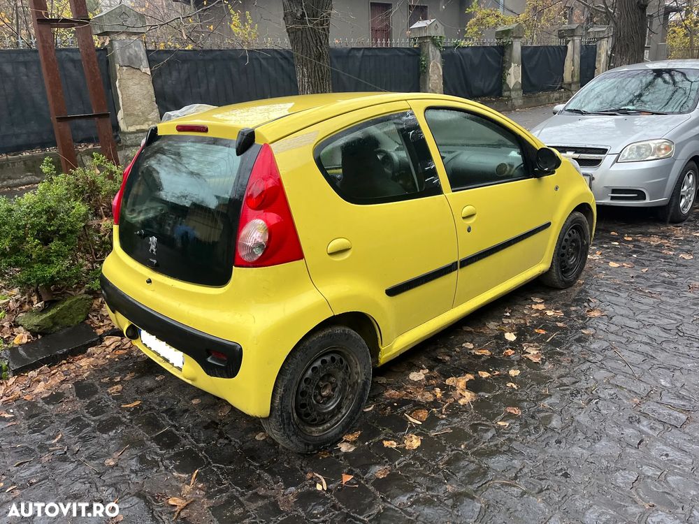 Dezmembrez Peugeot 107 1.0 benzina 2006 galben cu 4 usi - 10